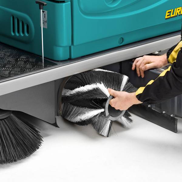 Balayeuse autoportée RIDER 1201 à Martigues