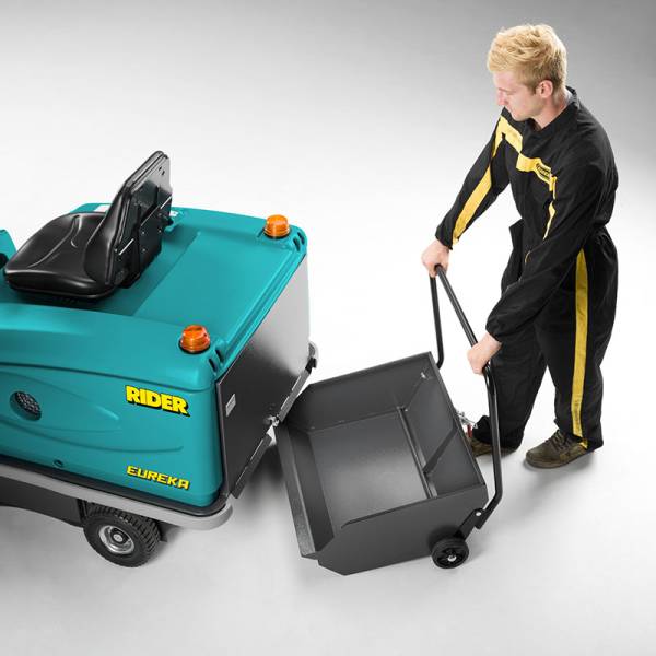 Balayeuse autoportée RIDER 1201 à Aubagne