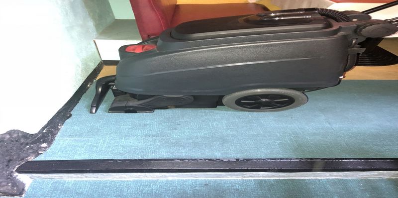 LAVEUSE DE MOQUETTE CEX 410